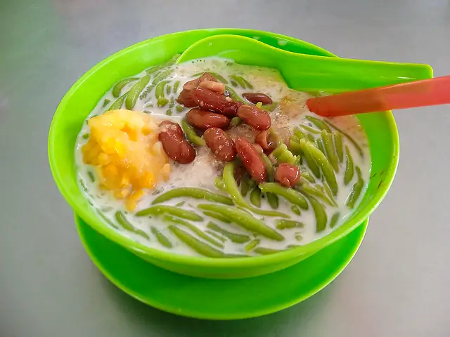 Foto ilustrasi hidangan Rujak Cingur Simpang Sawah